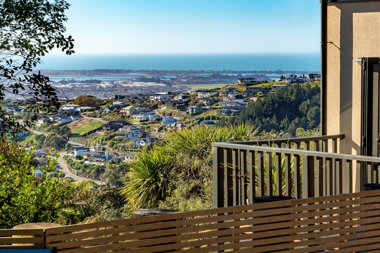 Photo of property in 33 Harry Ell Drive, Cashmere, Christchurch, 8022