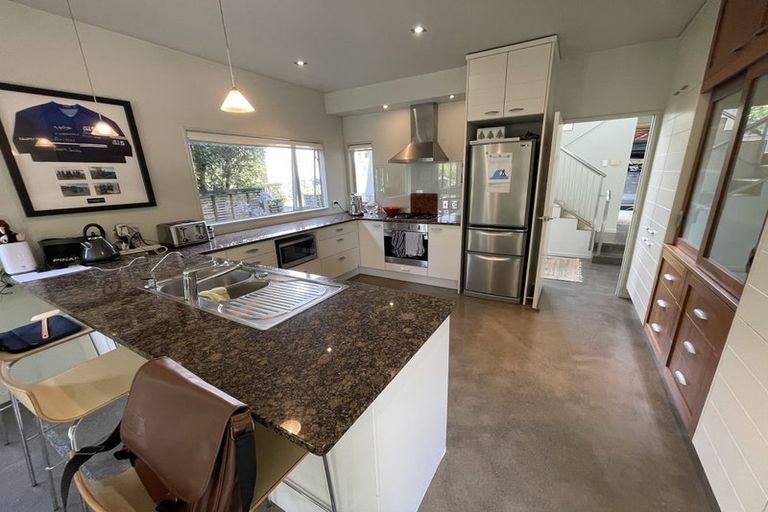 Photo of property in 12a Sandown Road, Rothesay Bay, Auckland, 0630
