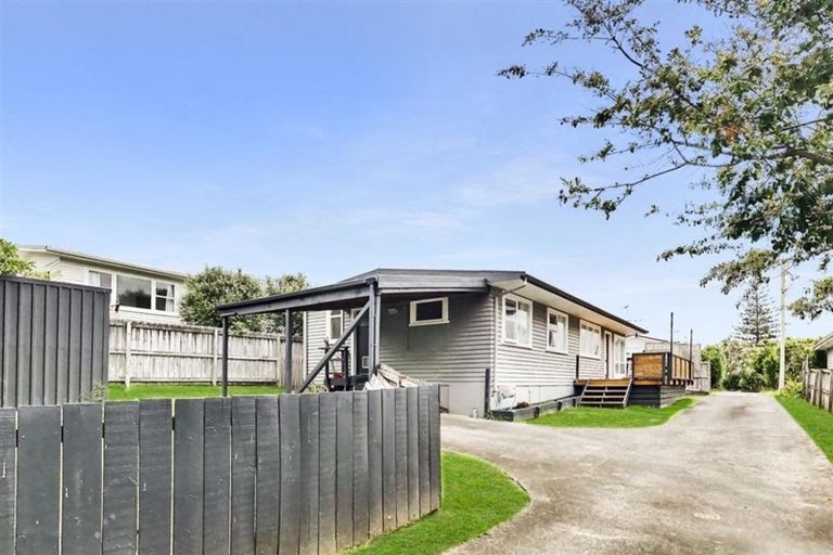 Photo of property in 2/5 Gazelle Avenue, Beach Haven, Auckland, 0626
