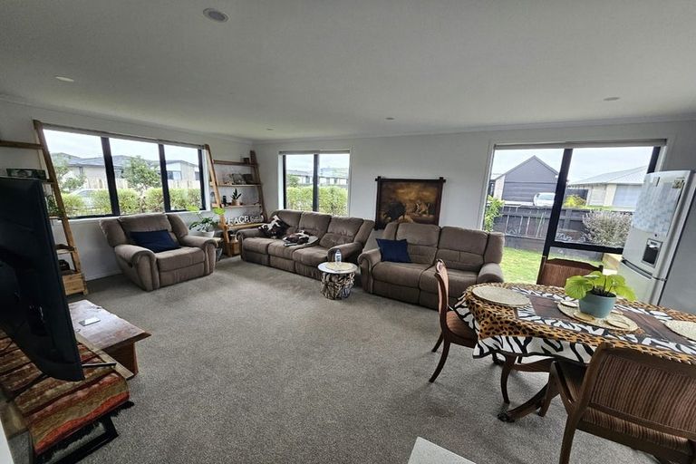 Photo of property in 2 Tiria Drive, Papamoa Beach, Papamoa, 3118