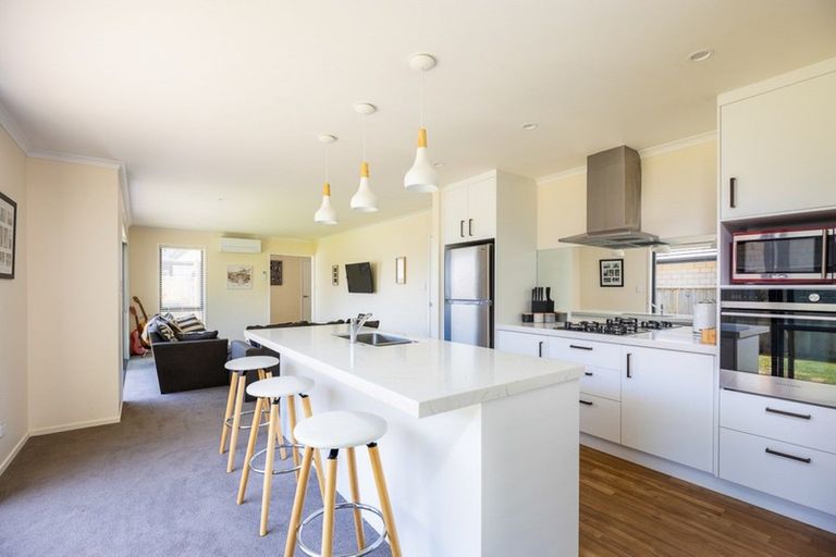 Photo of property in 15 Nukuroa Close, Waitara, 4320