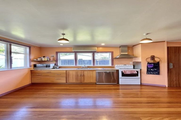 Photo of property in 2 Somme Road, Silverstream, Upper Hutt, 5019