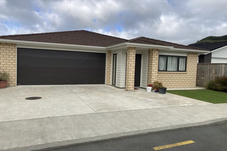 Photo of property in 5 Martha Turnell Crescent, Manor Park, Lower Hutt, 5019