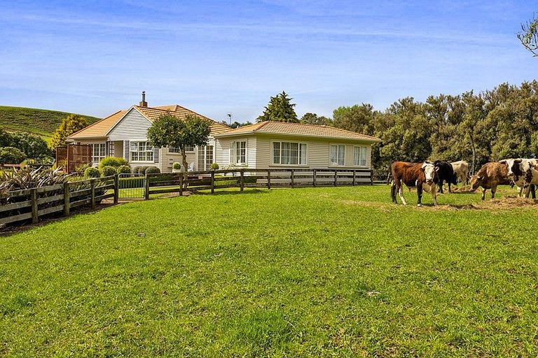 Photo of property in 5171b Mountain Road, Eltham, 4398