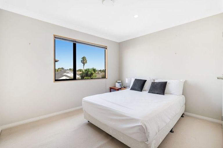 Photo of property in 6 Cherrywood Crescent, Northpark, Auckland, 2013