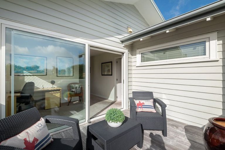Photo of property in 1/11 Pullum Street, Birkenhead, Auckland, 0626
