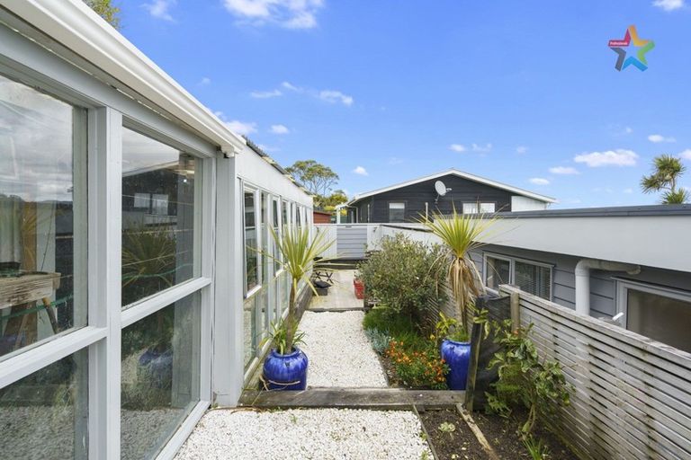 Photo of property in 10a Chapman Street, Newlands, Wellington, 6037