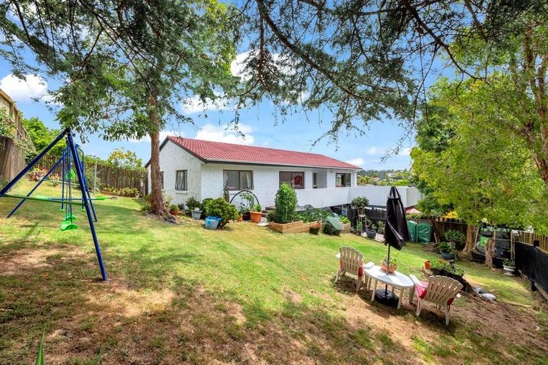 Photo of property in 2 Hollyhock Place, Browns Bay, Auckland, 0630