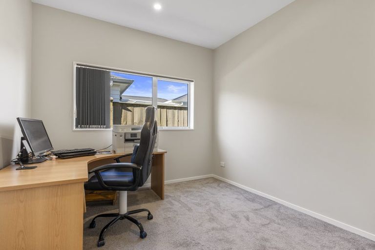 Photo of property in 24 Holcroft Street, Papakura, 2110