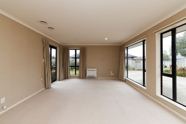 Photo of property in 11 Orlando Way, Kelvin Grove, Palmerston North, 4414