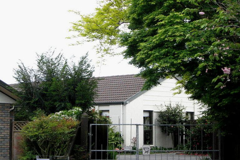 Photo of property in 11a Edron Place, Redwood, Christchurch, 8051