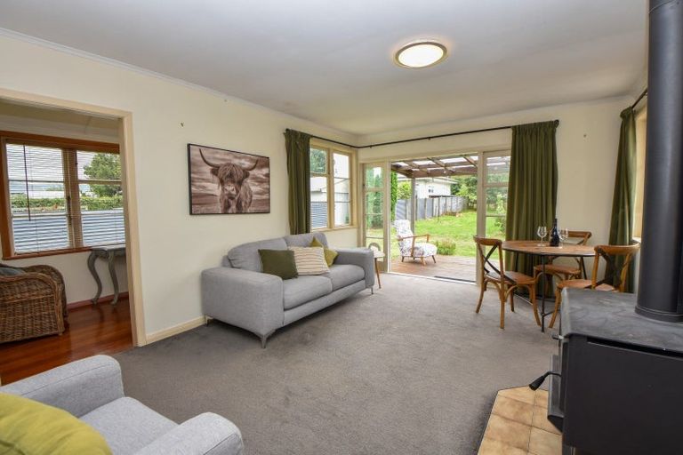 Photo of property in 2 Kent Street, Carterton, 5713