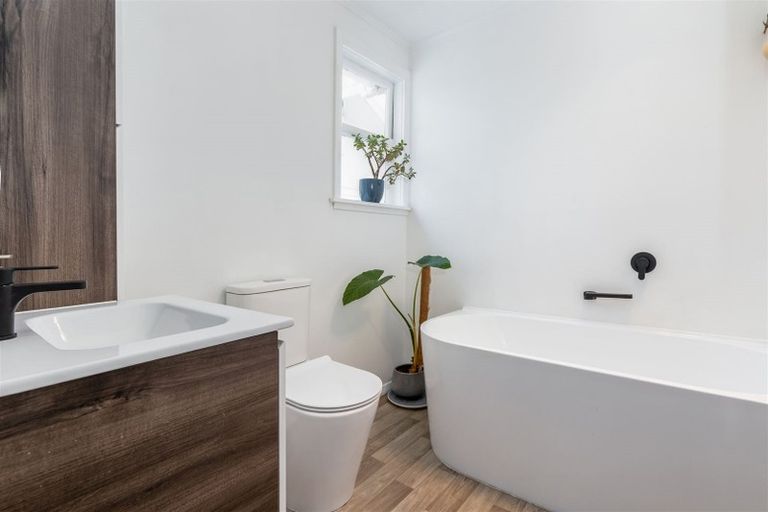 Photo of property in 10 Churchill Street, Mayfield, Blenheim, 7201