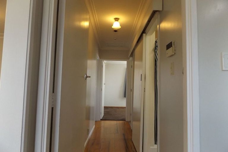 Photo of property in 2/7 Queen Street, Papakura, 2110