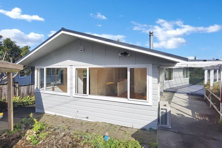 Photo of property in 11 Sycamore Drive, Sunnynook, Auckland, 0620