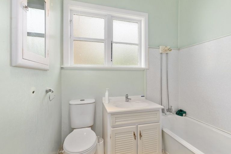 Photo of property in 102 Naenae Road, Naenae, Lower Hutt, 5011