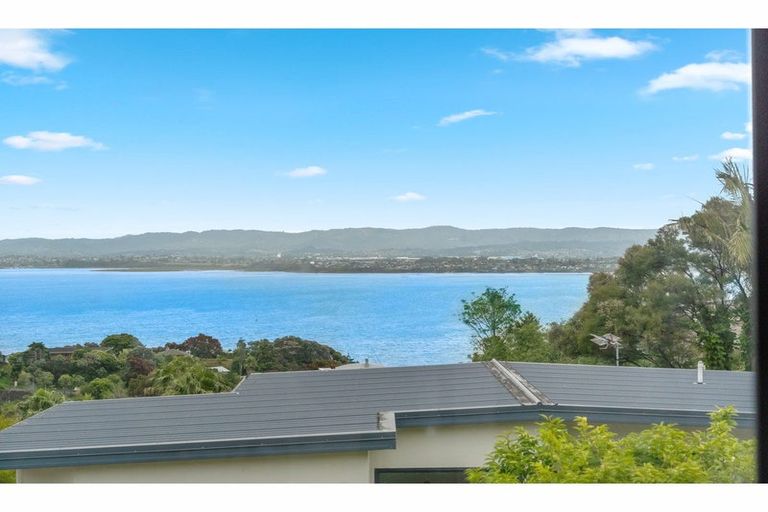 Photo of property in 21 Mariners View Road, Beach Haven, Auckland, 0626
