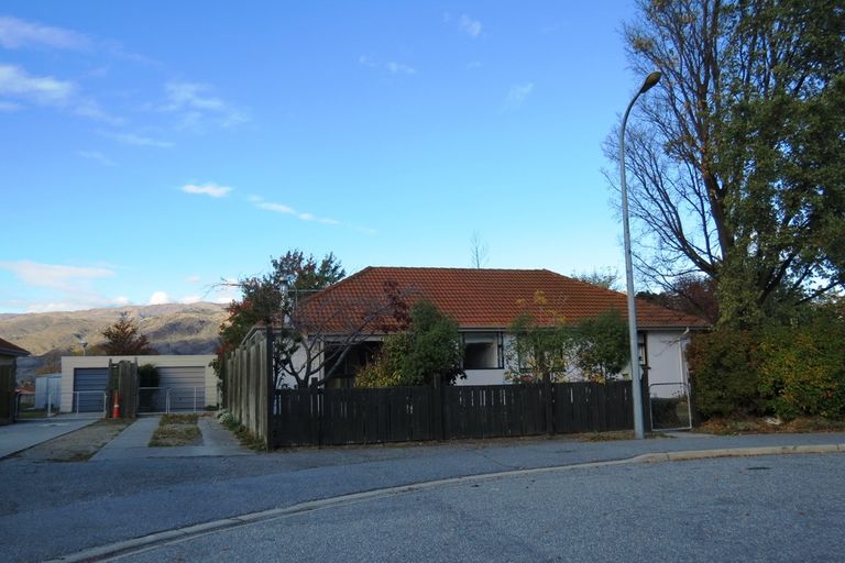 Photo of property in 12 Coach Court, Cromwell, 9310