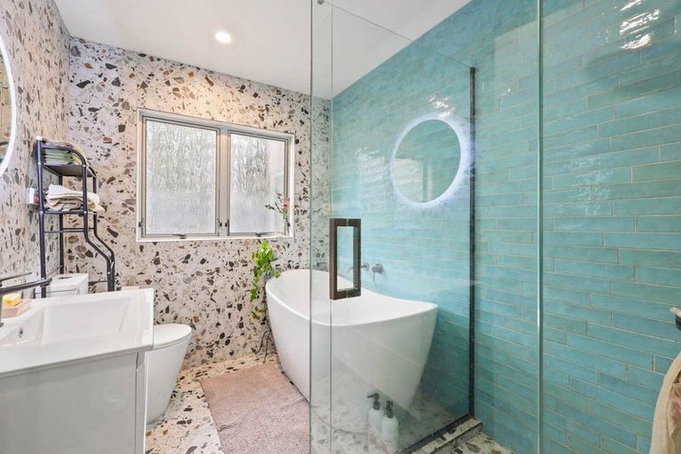 Photo of property in 1/66 Cockayne Crescent, Sunnynook, Auckland, 0620