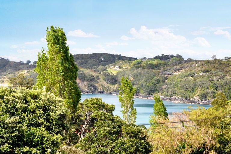 Photo of property in 11 Hillside Crescent, Leigh, 0985