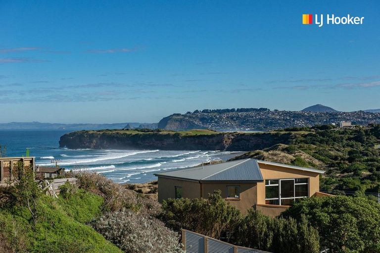 Photo of property in 14 Sunset Terrace, Waikanae Beach, Waikanae, 5036