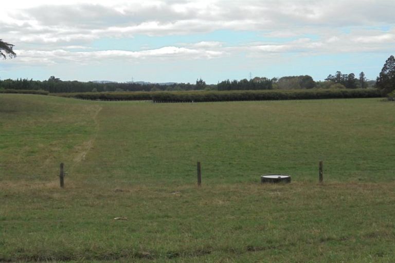 Photo of property in 691 Waitakere Road, Kumeu, 0891