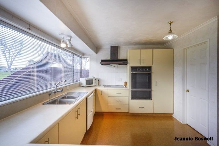 Photo of property in 37 Chippendale Crescent, Highbury, Palmerston North, 4412