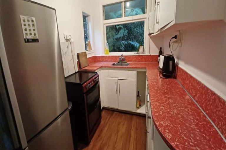 Photo of property in 11 Paisley Terrace, Karori, Wellington, 6012