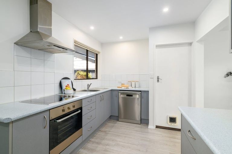 Photo of property in 2/10 Guise Lane, Hillmorton, Christchurch, 8025