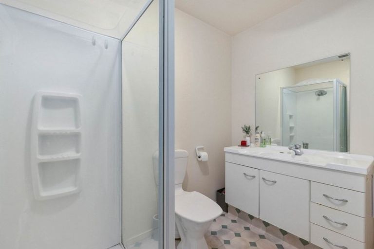 Photo of property in 17e Division Street, Riccarton, Christchurch, 8041