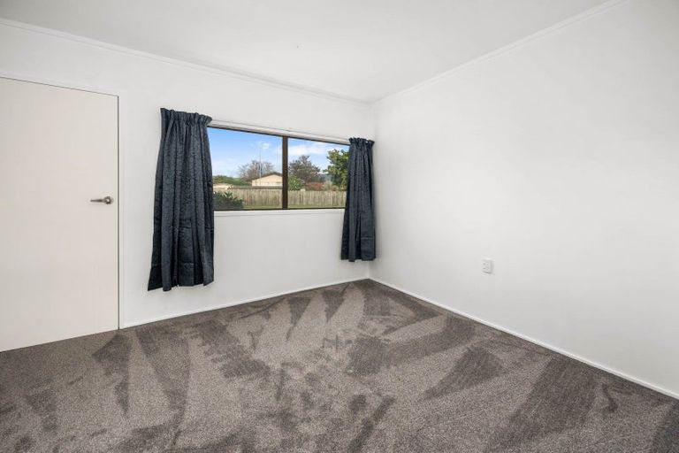 Photo of property in 2 Thackeray Place, Owhata, Rotorua, 3010