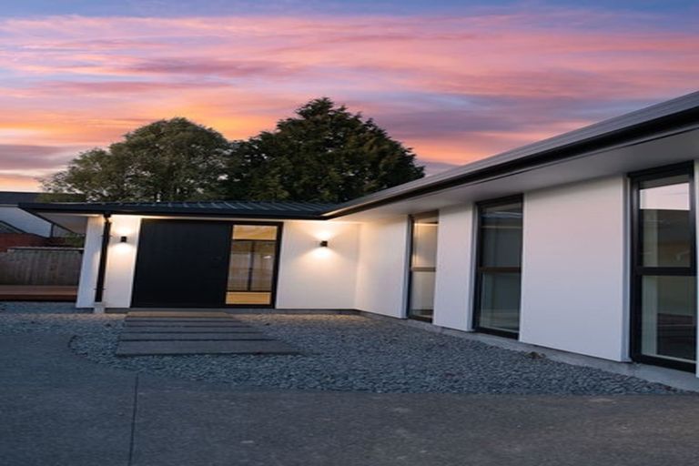 Photo of property in 53a Dunedin Street, Redwood, Christchurch, 8051