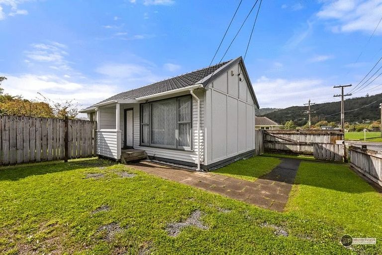 Photo of property in 4-6 Speedy Street, Stokes Valley, Lower Hutt, 5019