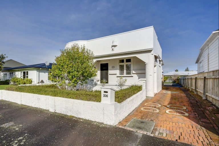 Photo of property in 206 Lyndon Road West, Hastings, 4122