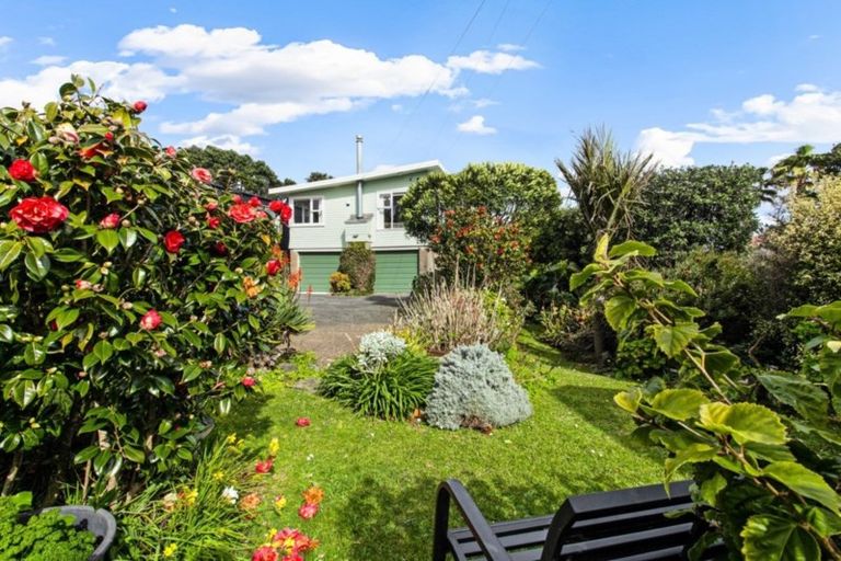 Photo of property in 93 Waitea Road, Muriwai, Waimauku, 0881