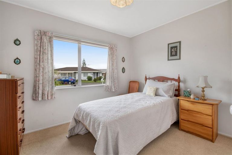 Photo of property in 21 Ruby Place, Orewa, 0931