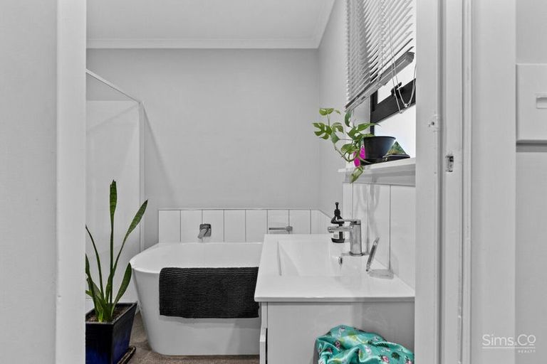 Photo of property in 8 Omori Place, Castlecliff, Whanganui, 4501