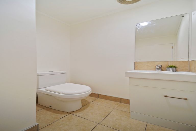 Photo of property in 3/6a Botany Road, Howick, Auckland, 2010