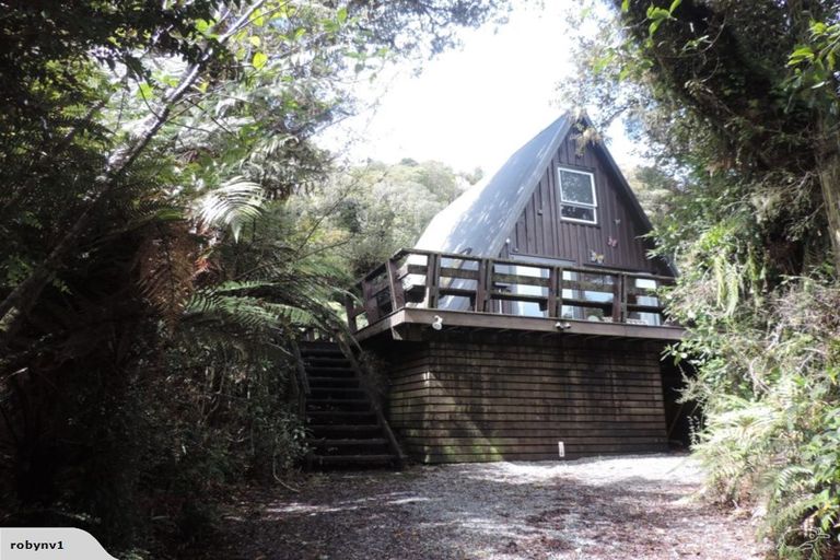 Photo of property in 45 Lake View Terrace, Moana, 7875