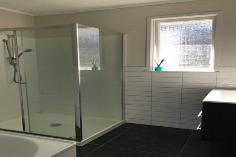 Photo of property in 18 Juniper Road, Sunnynook, Auckland, 0620