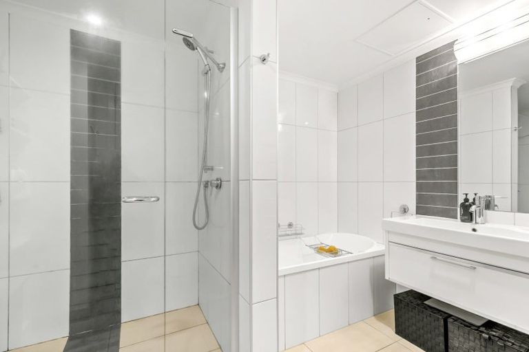 Photo of property in Bellagio Apartments, 1a/39 Taranaki Street, Te Aro, Wellington, 6011