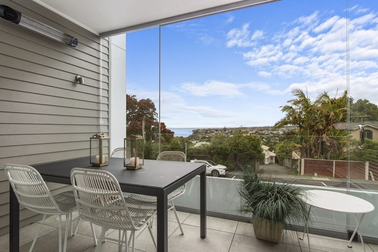Photo of property in 101/585 Beach Road, Rothesay Bay, Auckland, 0630
