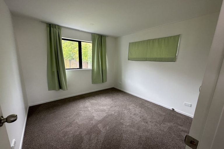 Photo of property in 12 Lewisham Street, Highland Park, Auckland, 2010