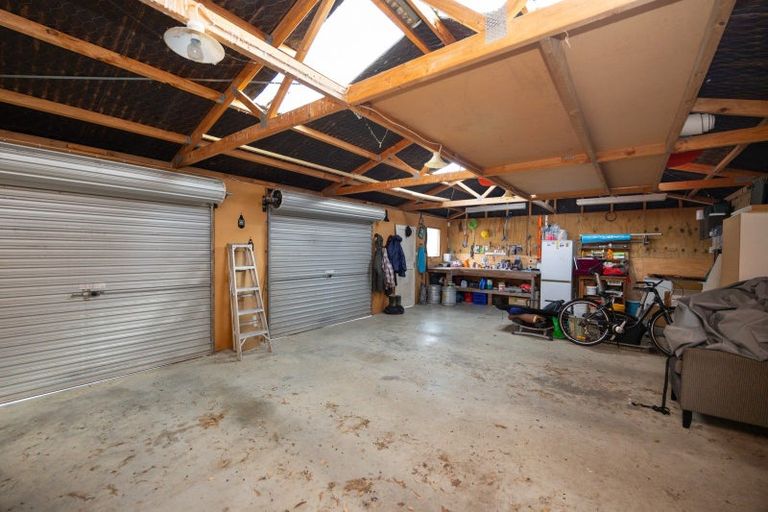 Photo of property in 658 Roberts Line, Kelvin Grove, Palmerston North, 4470