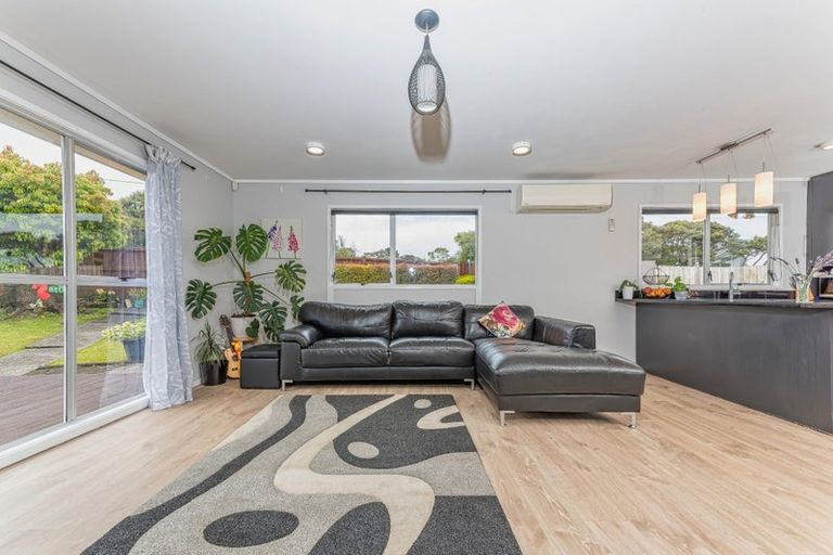 Photo of property in 140 Colwill Road, Massey, Auckland, 0614