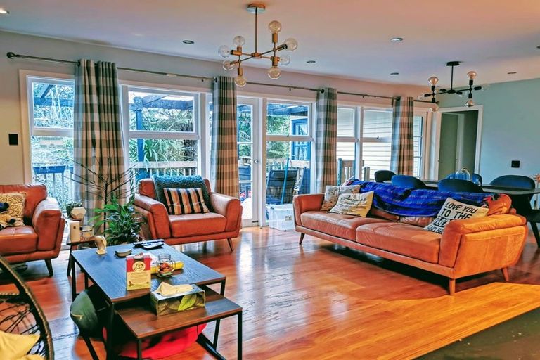 Photo of property in 17 Golf Road, New Lynn, Auckland, 0600