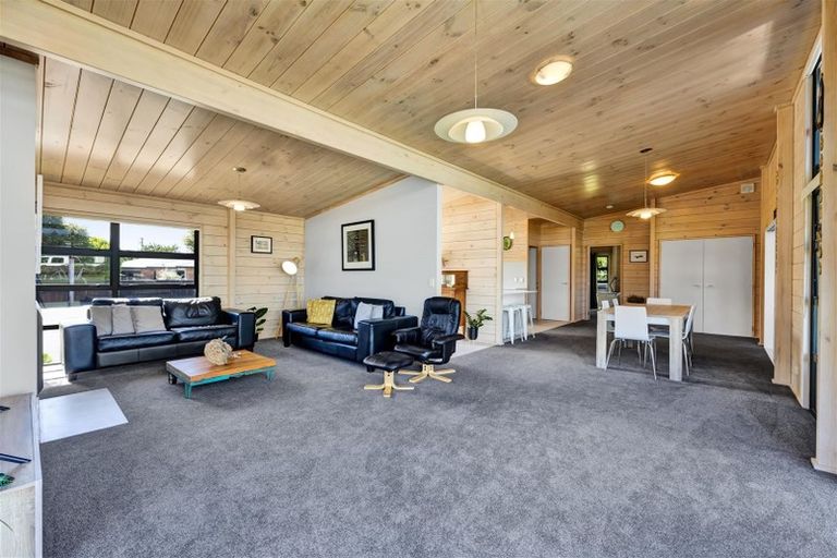Photo of property in 11 Highfield Place, Highlands Park, New Plymouth, 4312