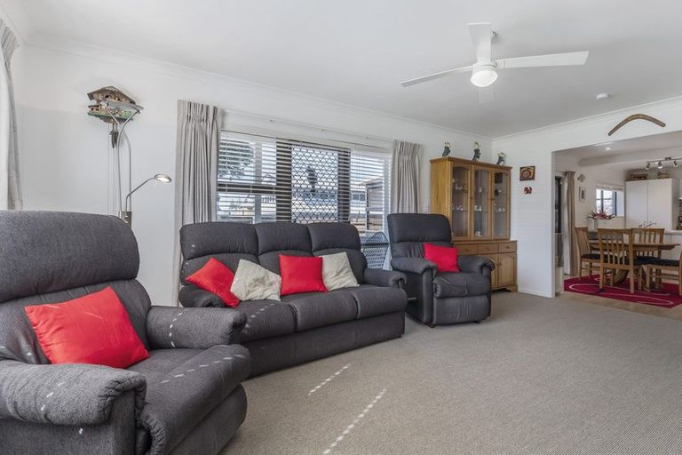 Photo of property in 1/52 Florence Avenue, Orewa, 0931