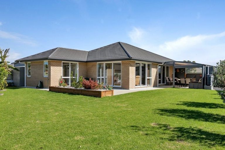 Photo of property in 6 Kamahi Place, One Tree Point, 0118