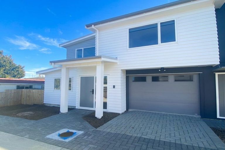 Photo of property in 23a Crosby Road, West Harbour, Auckland, 0618